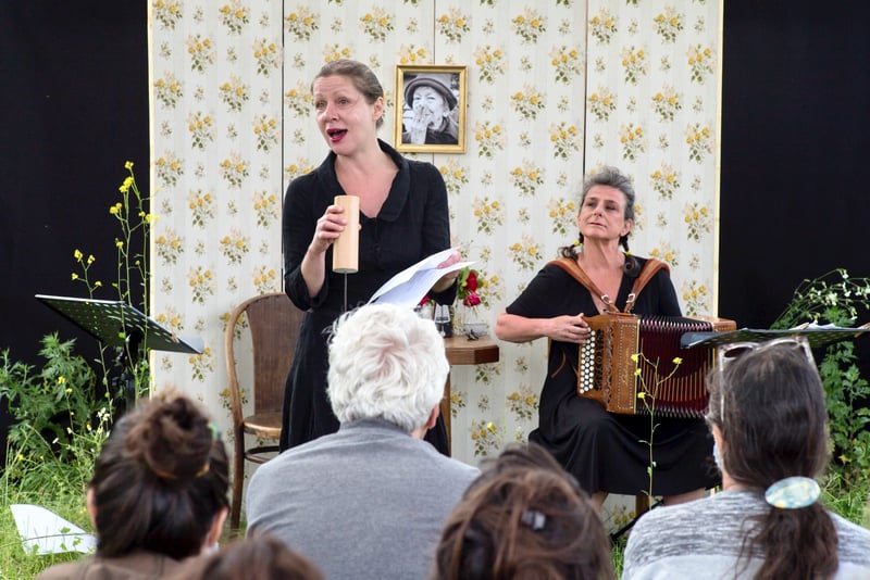 Scène de Plus je vieillis, plus je m’étonne : photographie 8 sur 11